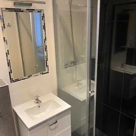 Nad Stawem I I Ii Guest house