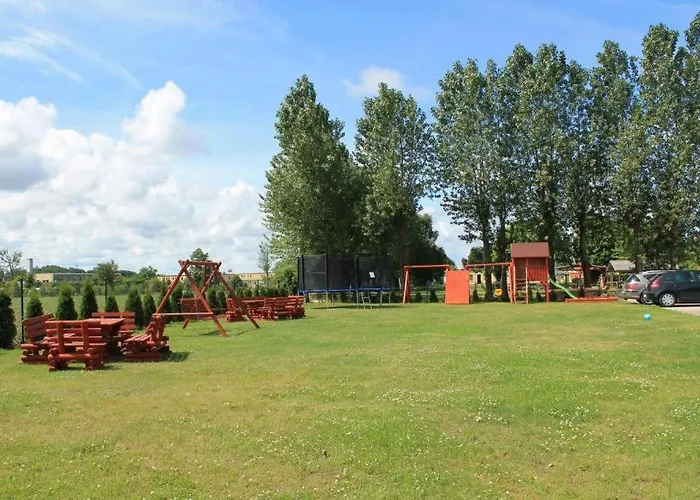 Pensjonat Nad Stawem I I Ii *