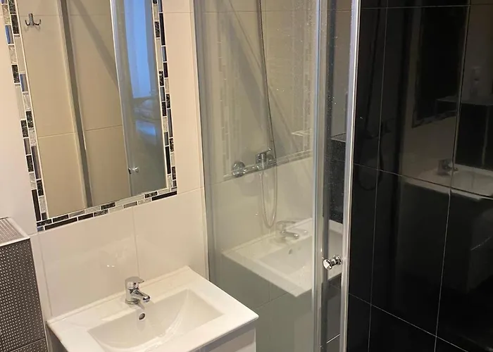 Nad Stawem I I Ii Pensjonat